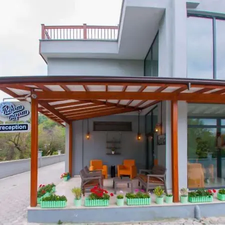 מלון Room Room Motel 3*