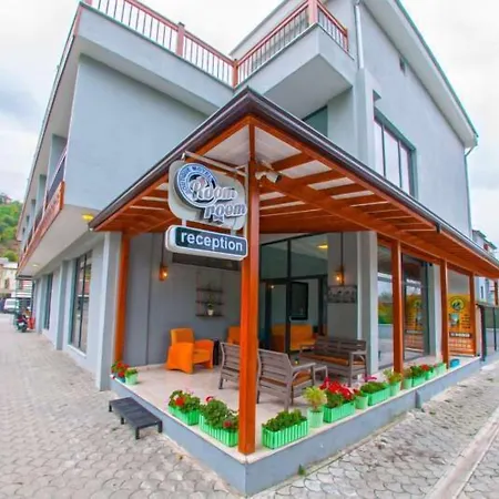 Room Room Motel ספנג'ה