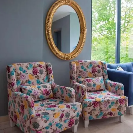 Room Room Motel מלון