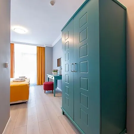 Room Room Motel 3*