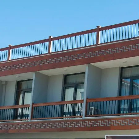 מלון Room Room Motel 3*