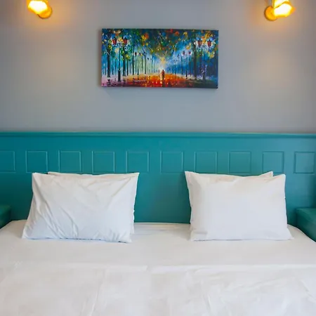 Room Room Motel מלון