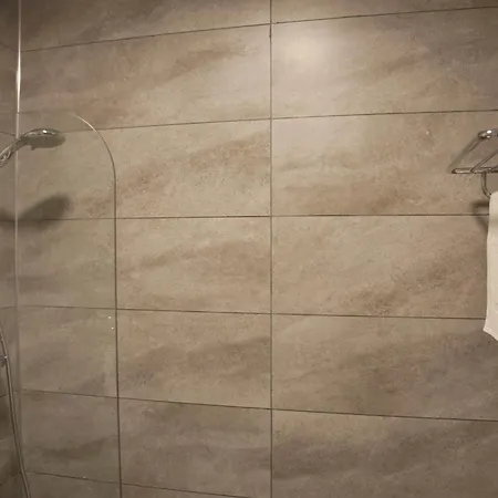 Room Room Motel מלון ספנג'ה