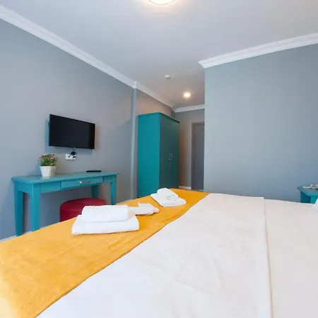 Room Room Motel 3*