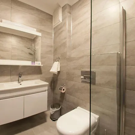 Room Room Motel ספנג'ה