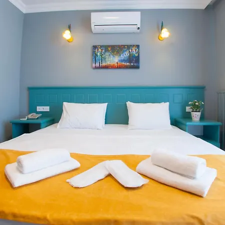 מלון Room Room Motel 3*