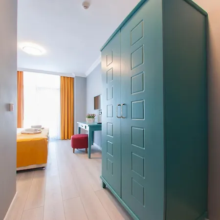 Room Room Motel מלון