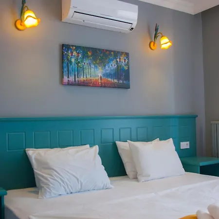 Room Room Motel מלון 3*