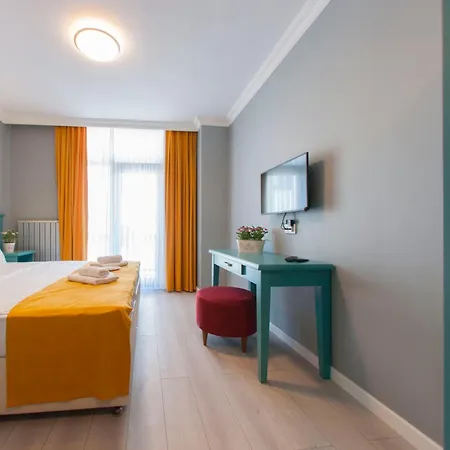 Room Room Motel ספנג'ה