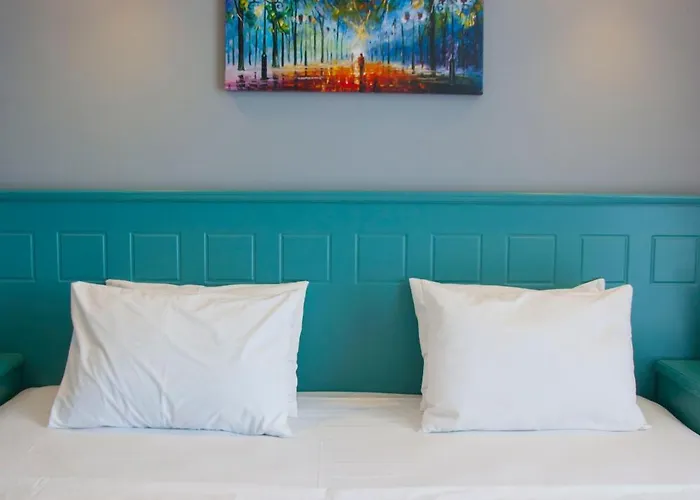 Room Room Motel Hotel